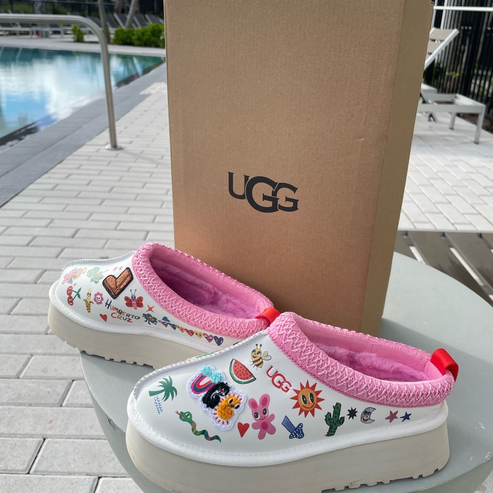 UGG Kids' Colorful Graphic Pink and White Slippers